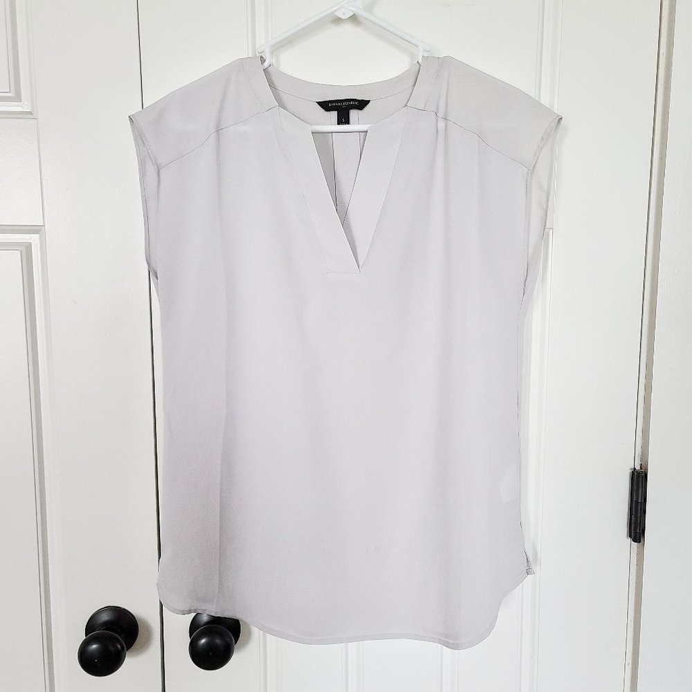 5/28 BANANA REPUBLIC BLOUSE